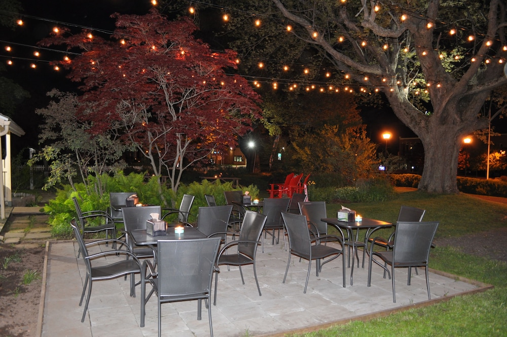 Summerside Vacations - Holman's Heritage Suites - Property Image 2