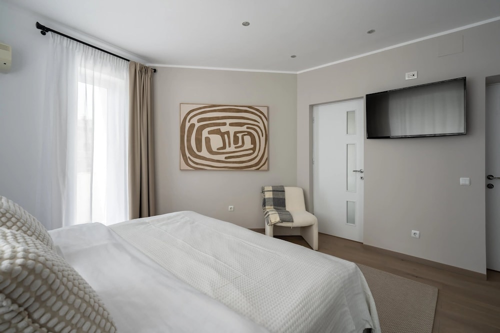 Grand 3BR Near Athenaeum Calea Victoriei