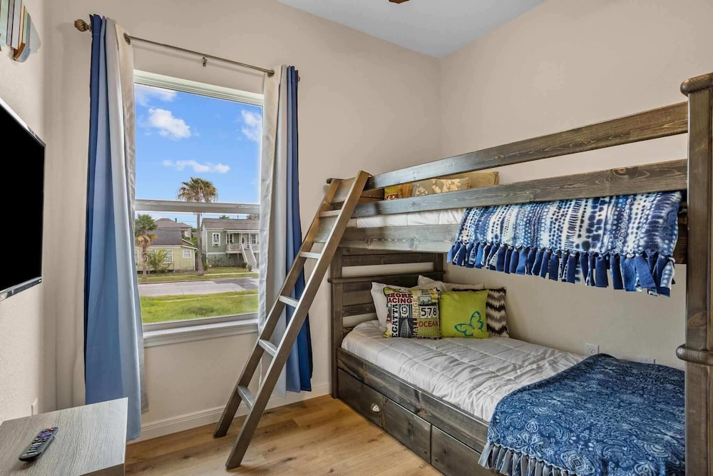 Beach Ballin' by Ryson Vacation Rentals