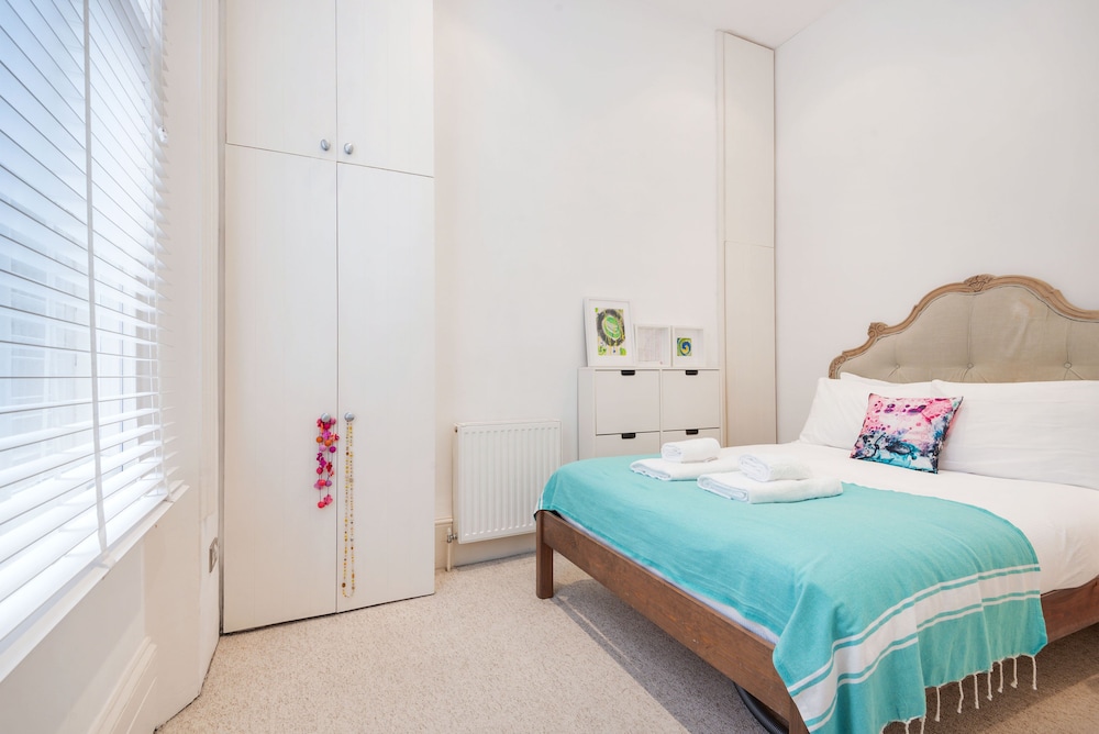Colourful West Kensington Home Close to Earls Court