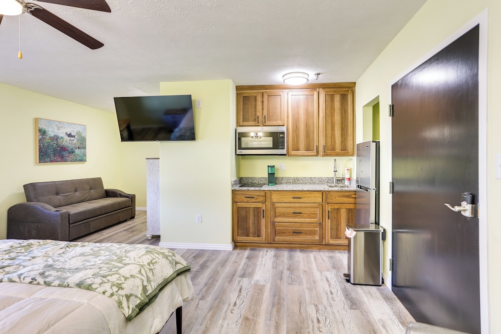 Quiet Oakland City Studio: Walk Downtown!