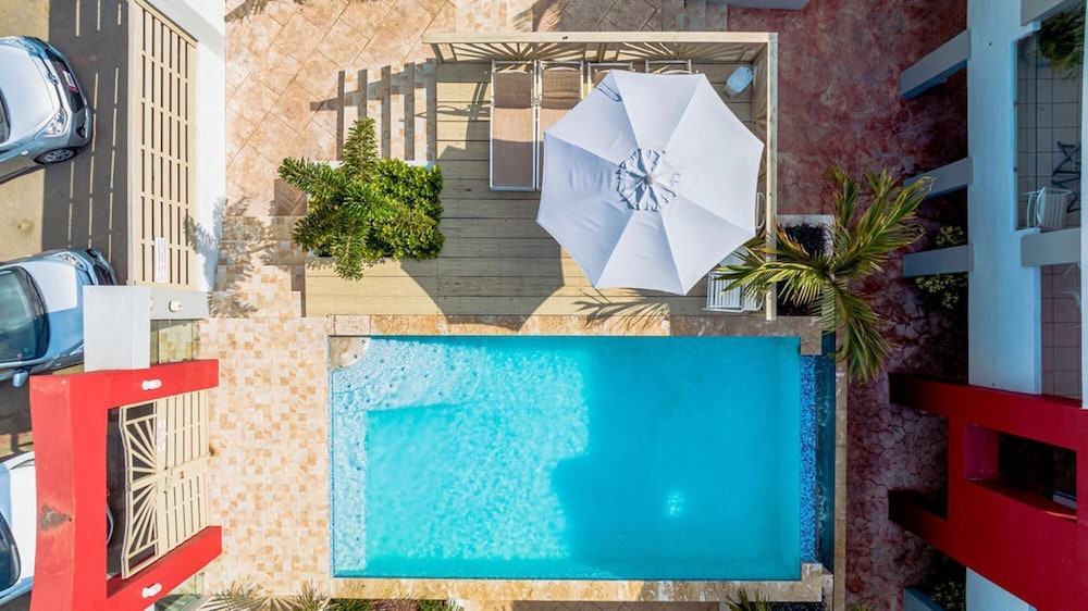 2BR 1BA Ground Level in the Heart of Aruba Pool