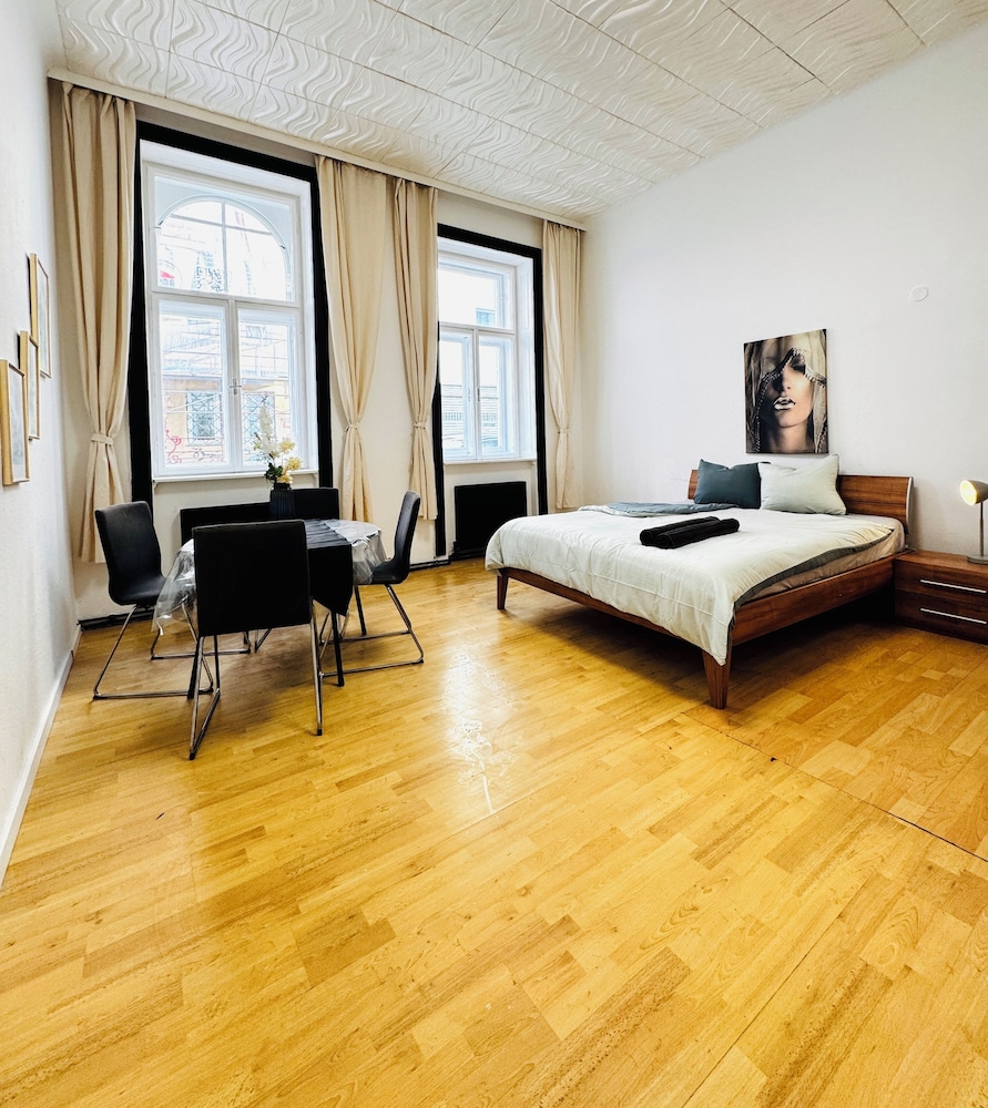 Cozy 2 Room Stay for 5 Near Stadthalle