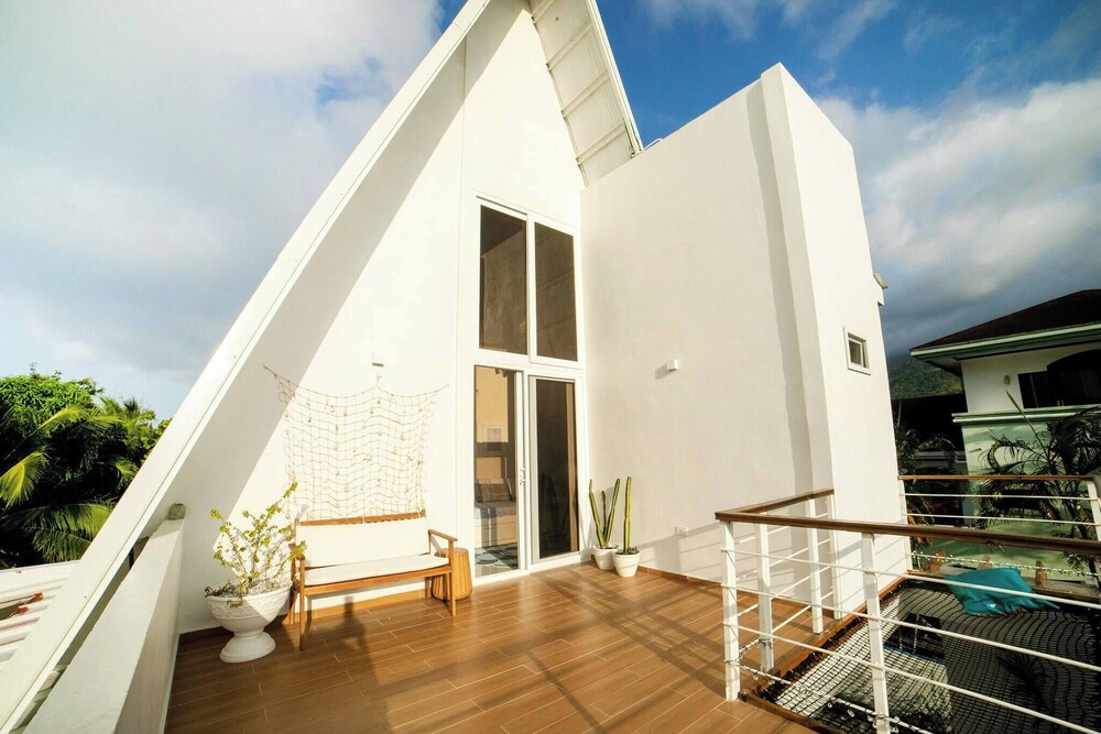 Elegant Chalet 2 Minutes From the Beach Ideal Families
