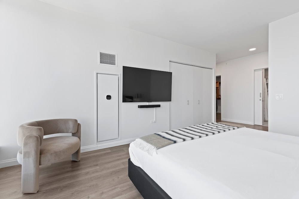 Panoramic Lake Views Premier Amenities for Groups