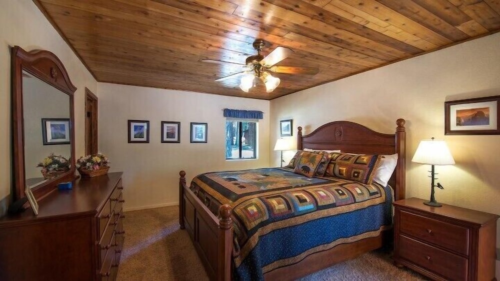 Scenic Wonders Bruin's Den 3 Bedrooms view 2