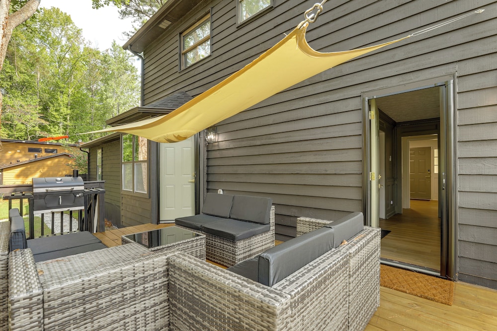 5 Mi to Stone Mountain: Lakefront Family Home