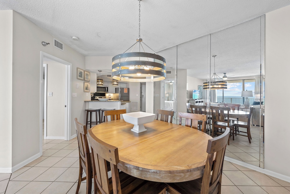 Pelican Pointe by Hosteeva