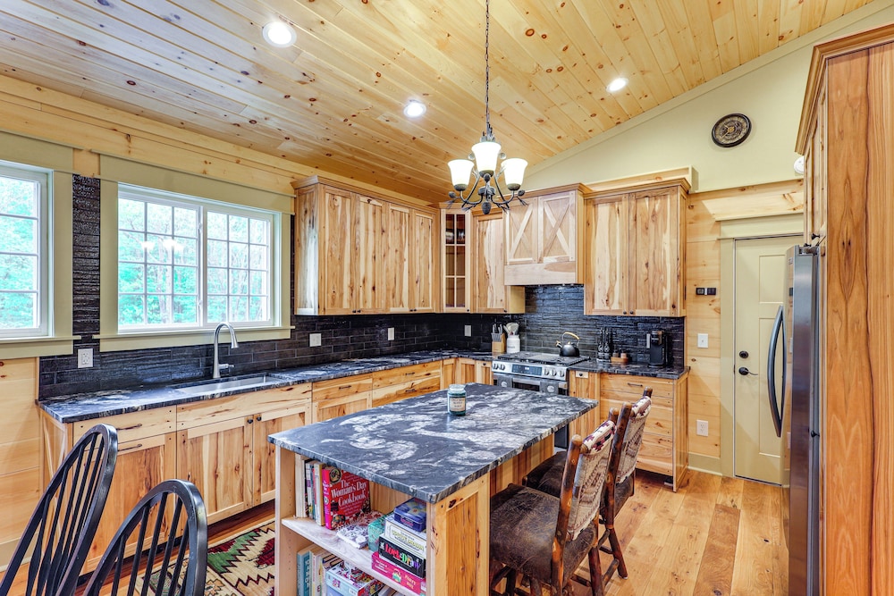 < 5 Mi to Whiteface Mtn Resort: Cabin-style Apt