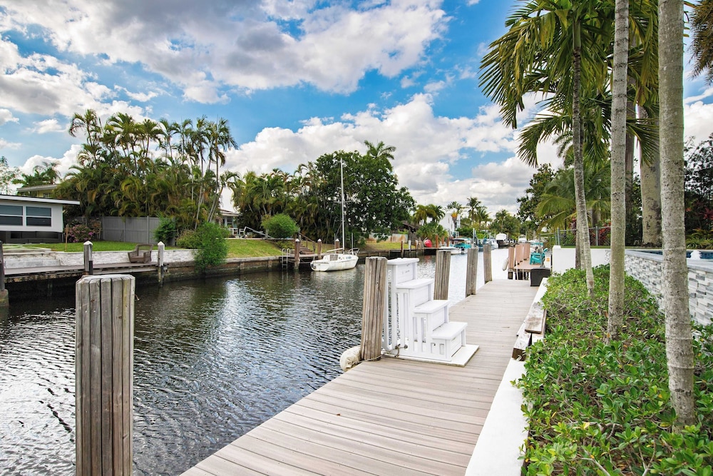Luxury Waterfront Home w/ Pool, Hot Tub & Dock Near Las Olas Gulfstream