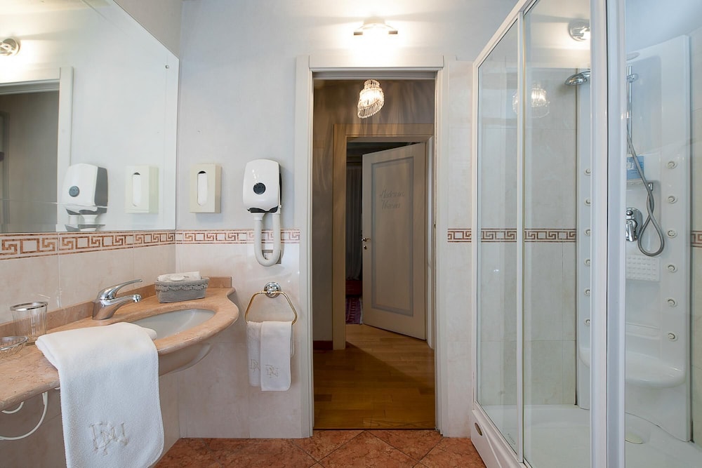 in Verona With 3 Bedrooms and 3 Bathrooms