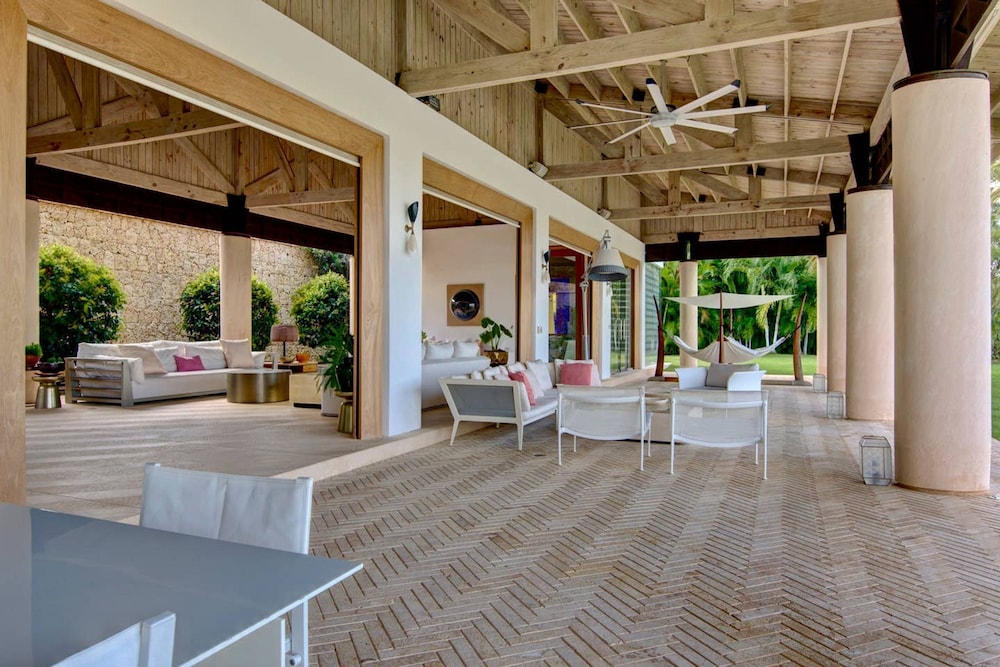 Architect s Estate w Pool Private Chef Butler