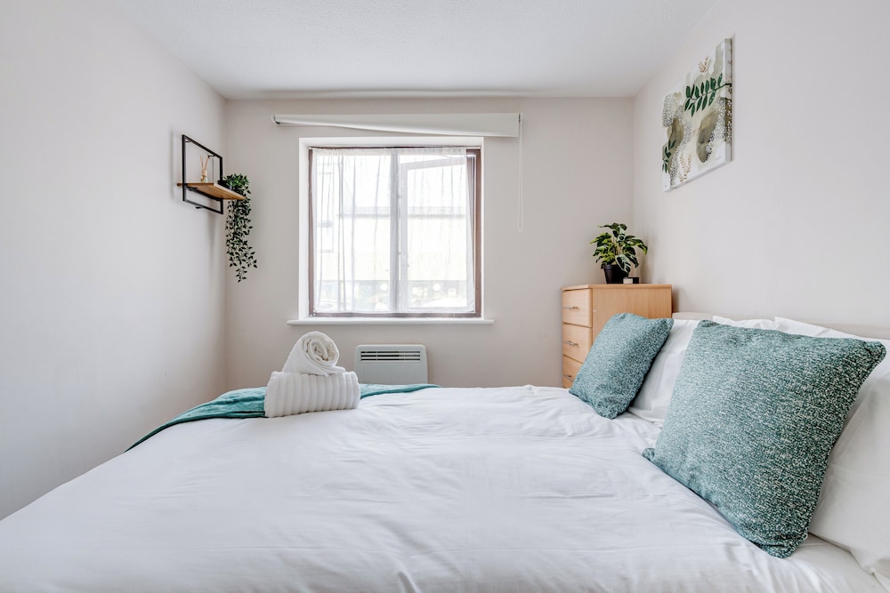 Canadawater-2bedroom-1bathroom-free Parking