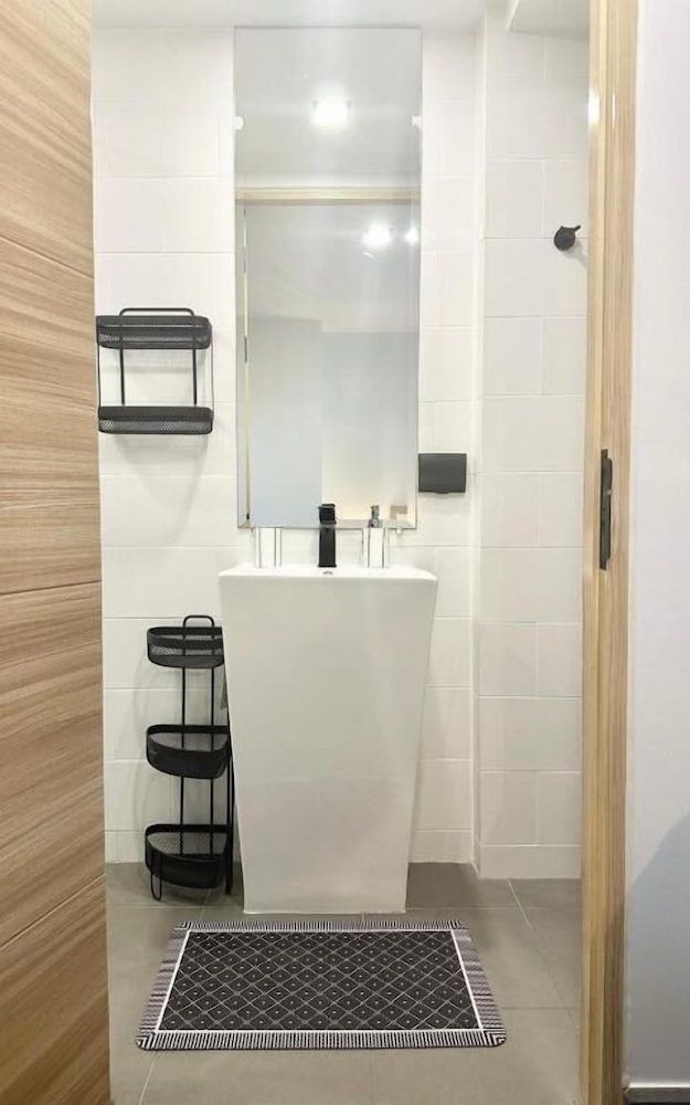 1BR Loft Pool Gym Walk to Naiharn C181