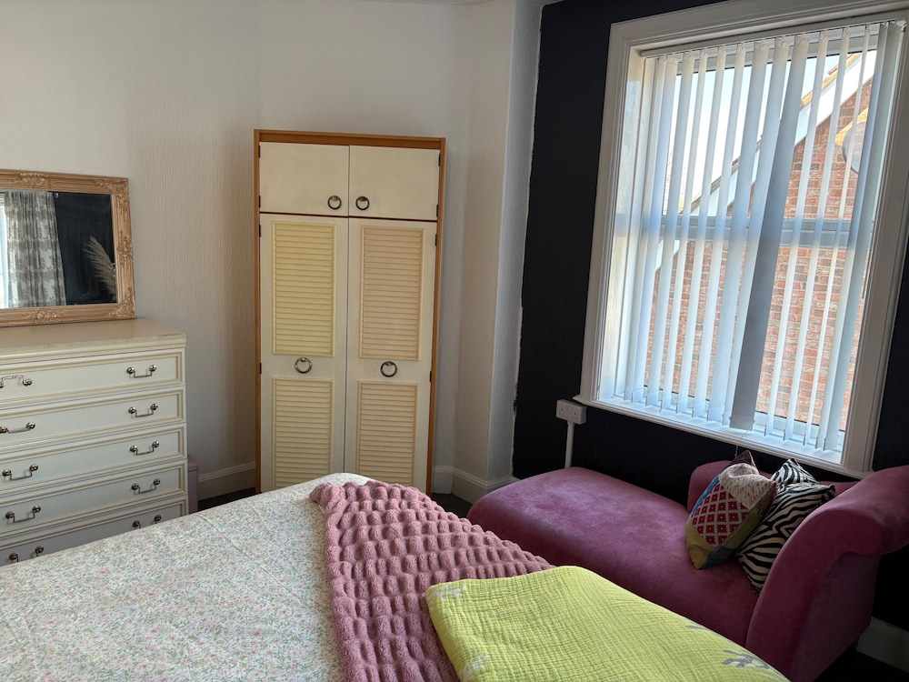 10 Guests - 5 Bedrooms - Free Parking - Petok