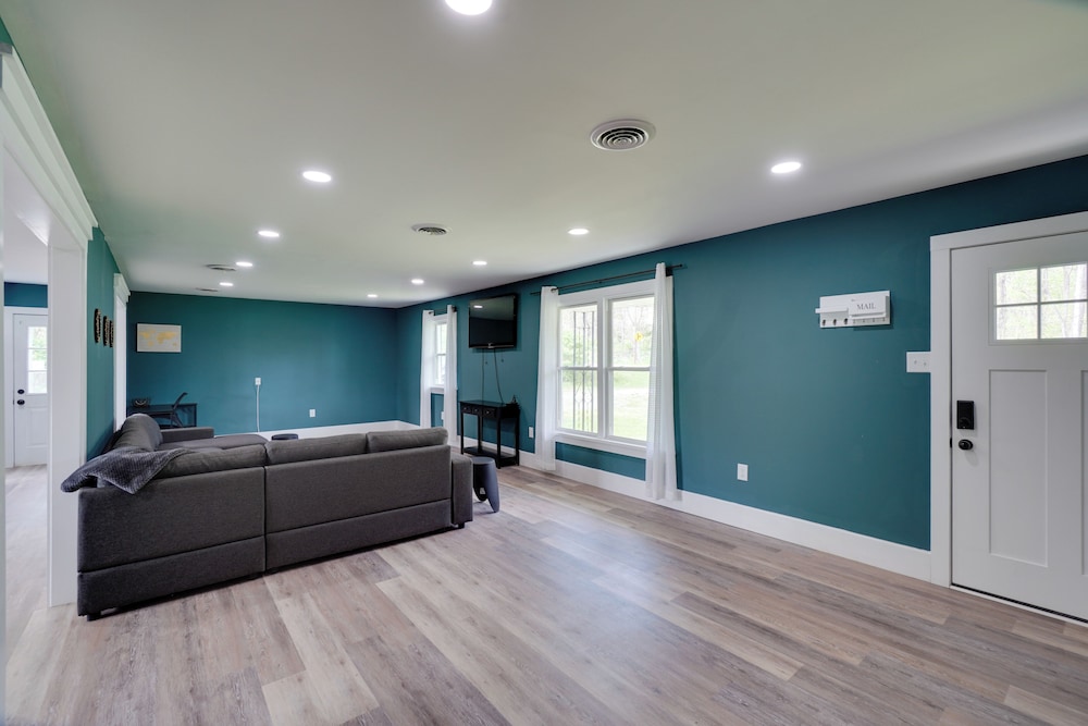 Walk to Stores: Home in Historic Shepherdstown!