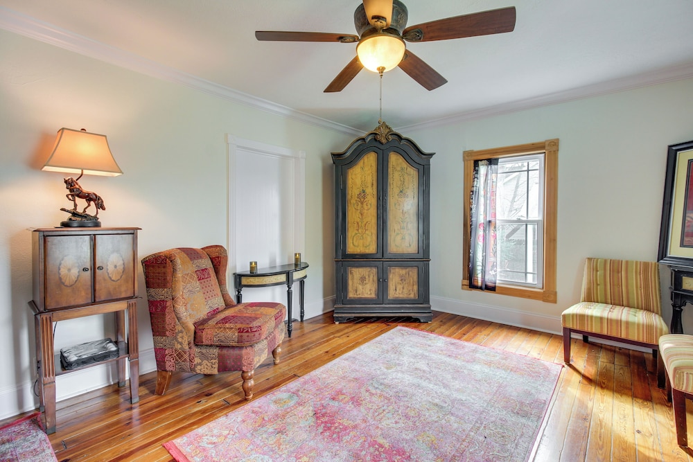 Walk to UT Southern & Dtwn Pulaski: Historic Home