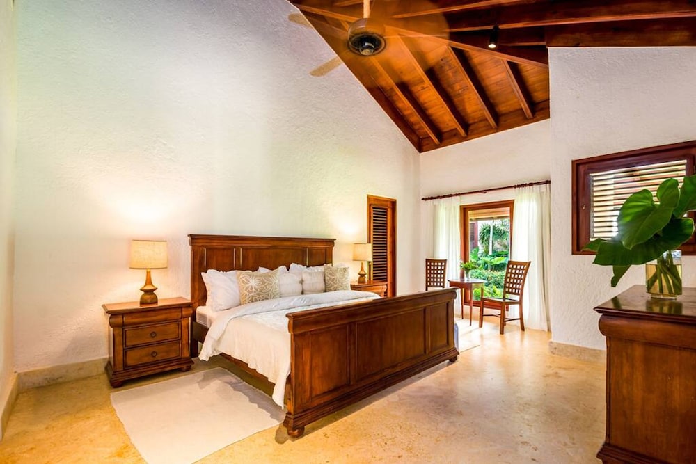 Beachfront Estate w Pool Elevator Chef Butler