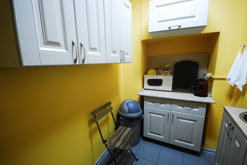 Landmark City Hotel - Hostel