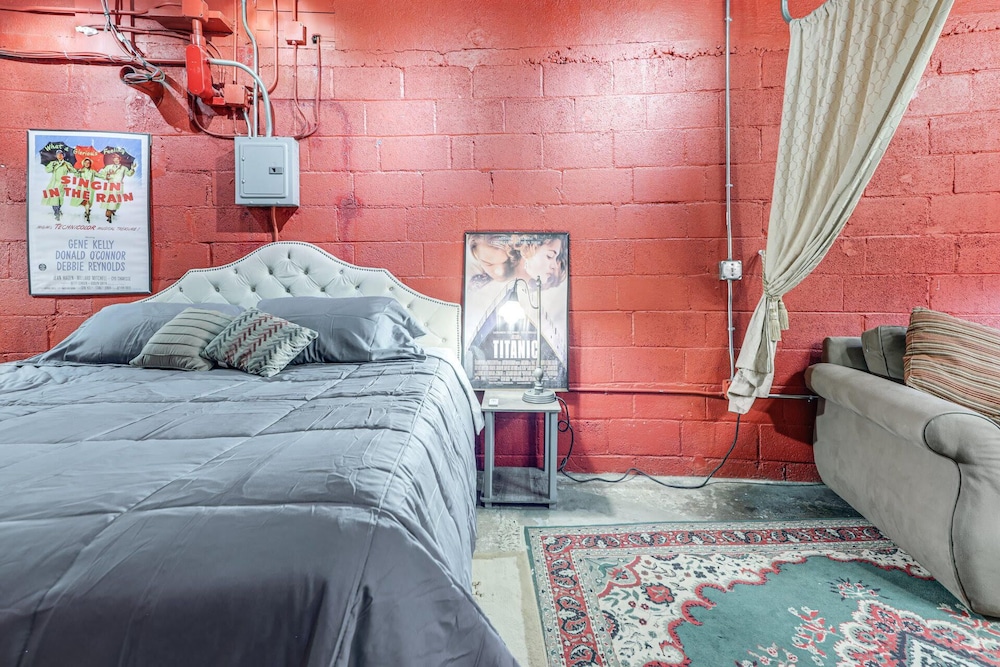 Cozy Single at The Strand