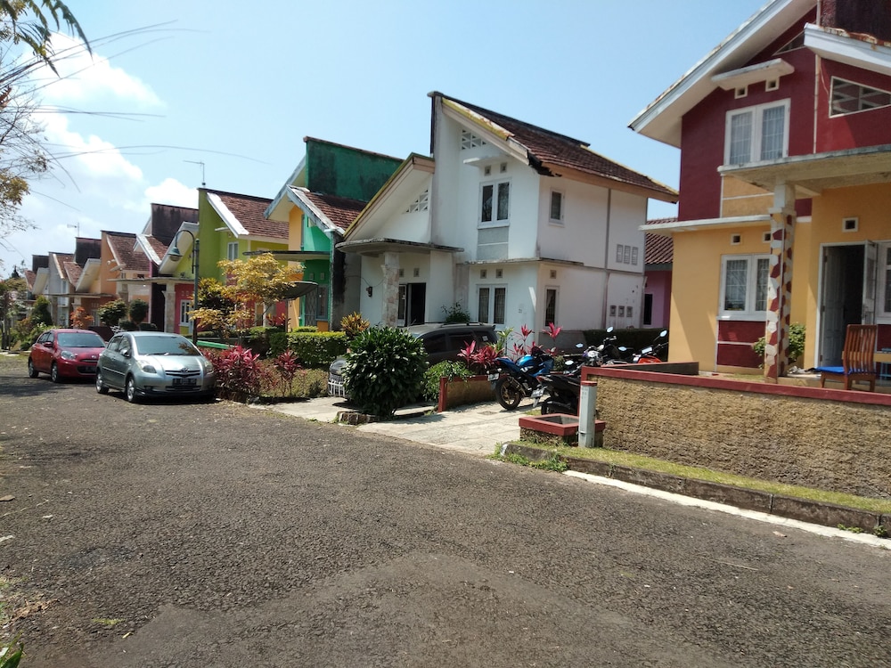 Villa Sasky Ciater Highland