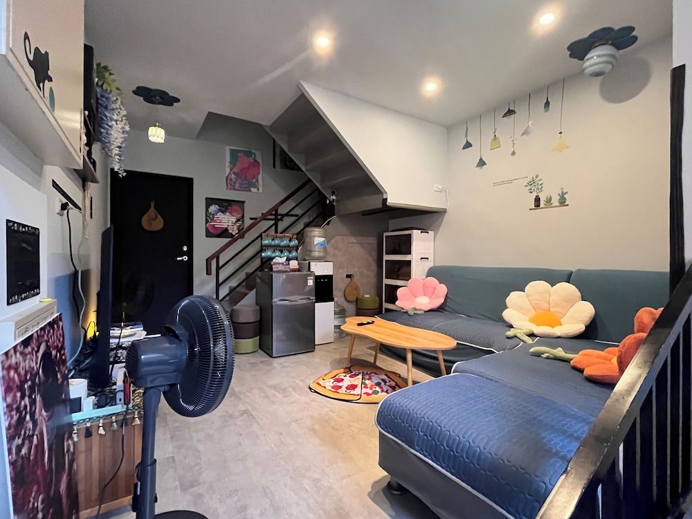 Daisy Light Hostel