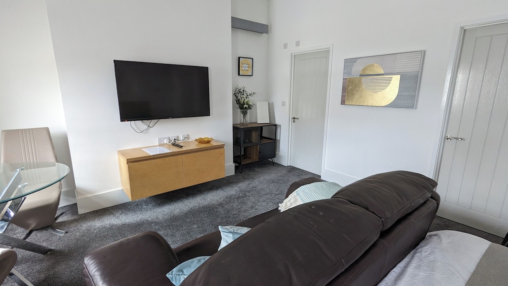 Captivating 1-bed Apartment, Merthyr Tydfil -, photo 14