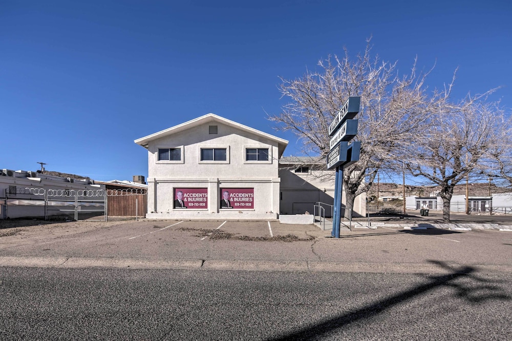 Apartment ~ 12 Mi From Hualapai Mountain Park