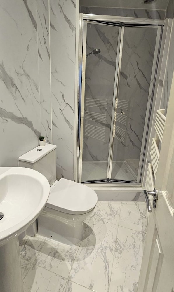 London Charm - Moscow Road Apartment