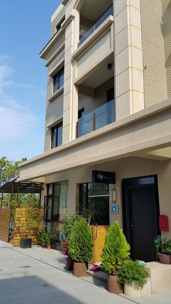 Riverbank Villa