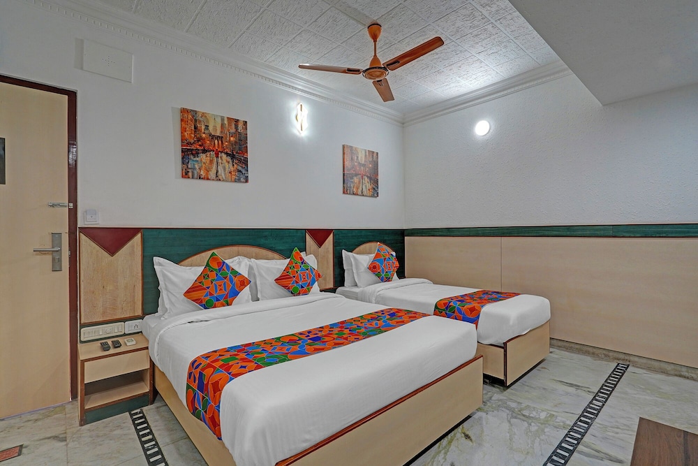 Fabhotel The Black Diamond