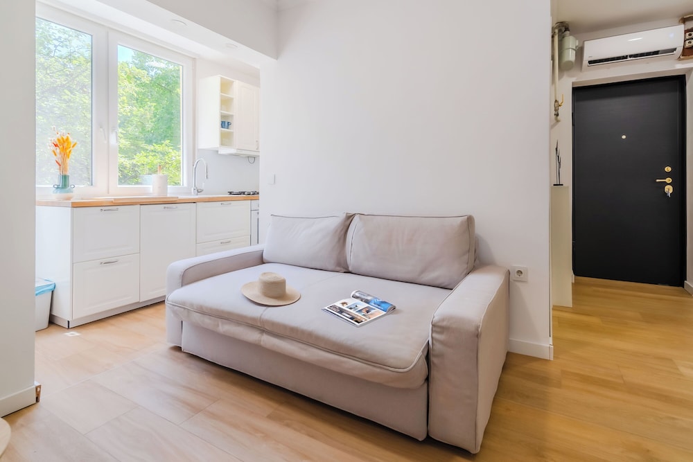 Central Cozy 2 Bedroom Apartment