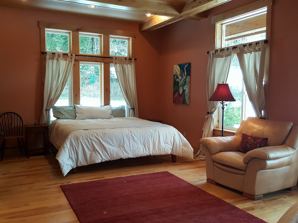 Copper Creek Inn at Mt Rainier