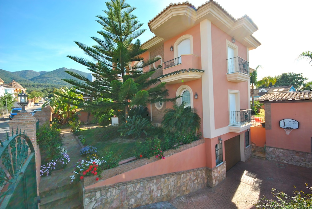 Cubo's Villa Elisabeth view 4