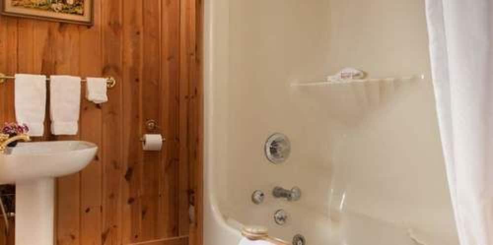 Thorp House Inn & Cottages