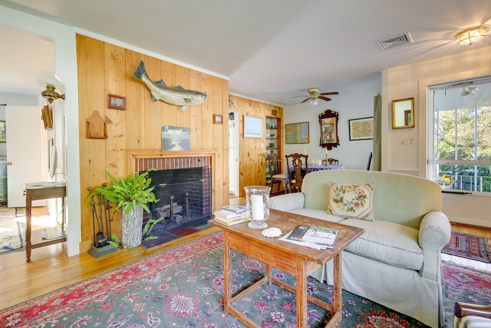Cape Cod Home: Walk to Beach & Main St Hyannis!