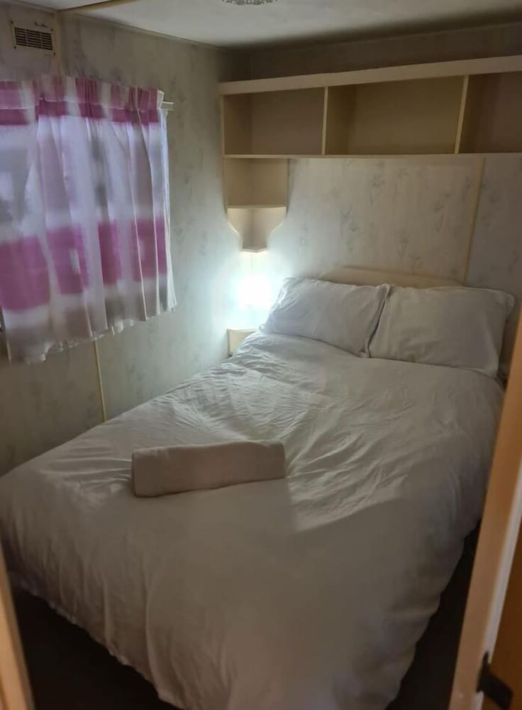 Cozy Cardiff Cabin Retreat Sleeps 6 by Aimee view 2