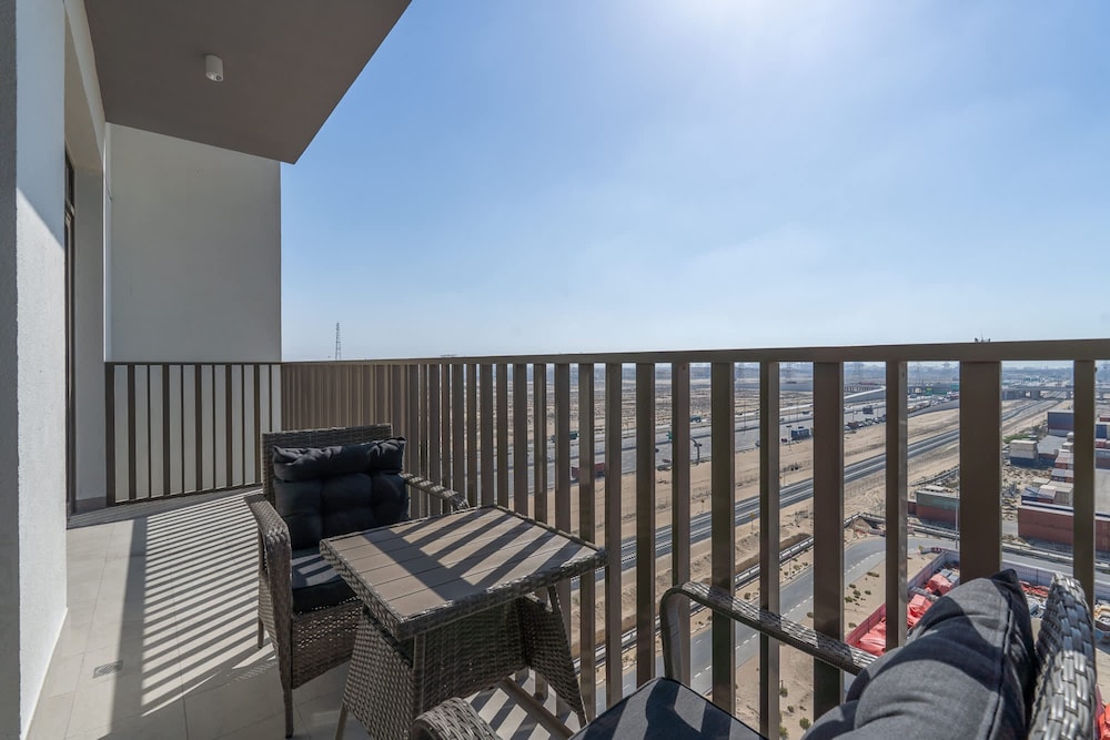 Modern and Peaceful 2 Bedroom in Amber by Azizi