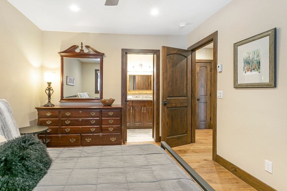 Vail Point 29 3 Bedroom Townhouse by RedAwning view 5