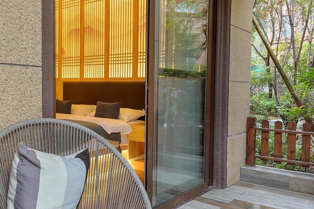 Room-heinemann Hotel Courtyard or Terrac