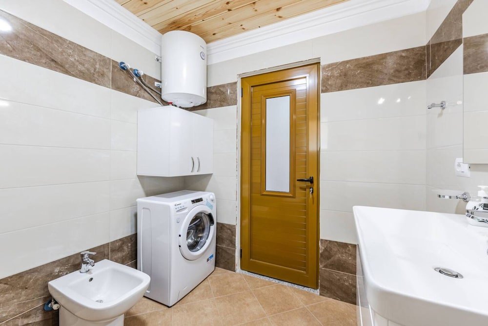 Hillside Apartment Gjirokast r 2