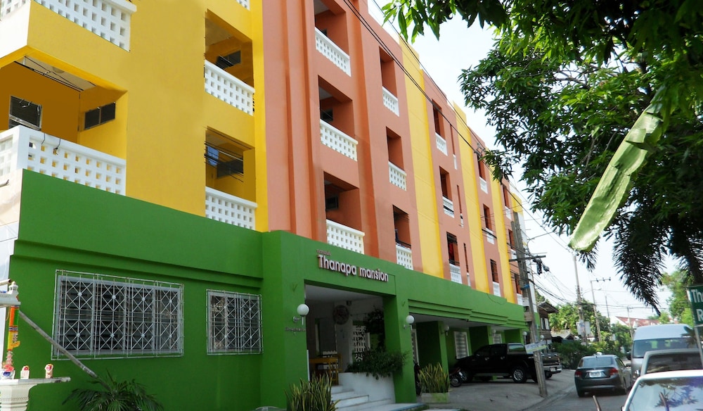 Thanapa Mansion - Hostel - Image 1