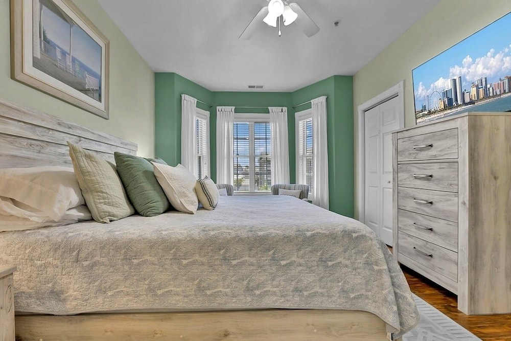 Magnolia Pointe Luster Leaf 4875-304 3 Bedroom Condo