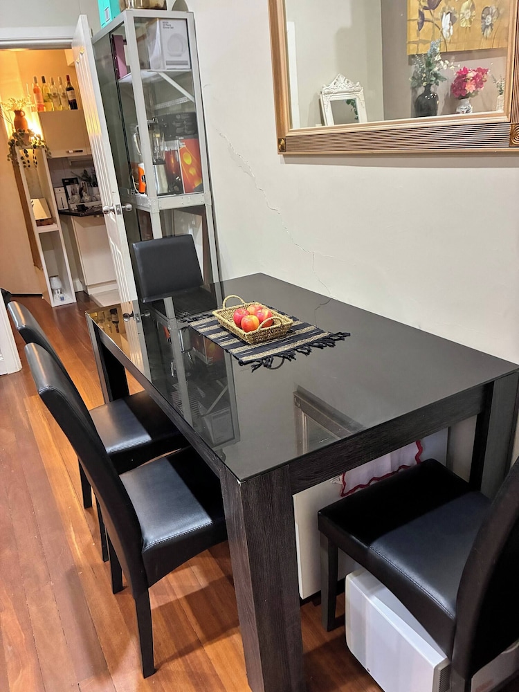Cozy Tusmore Apartment With Private Garden City View Near Burnside Village Mall
