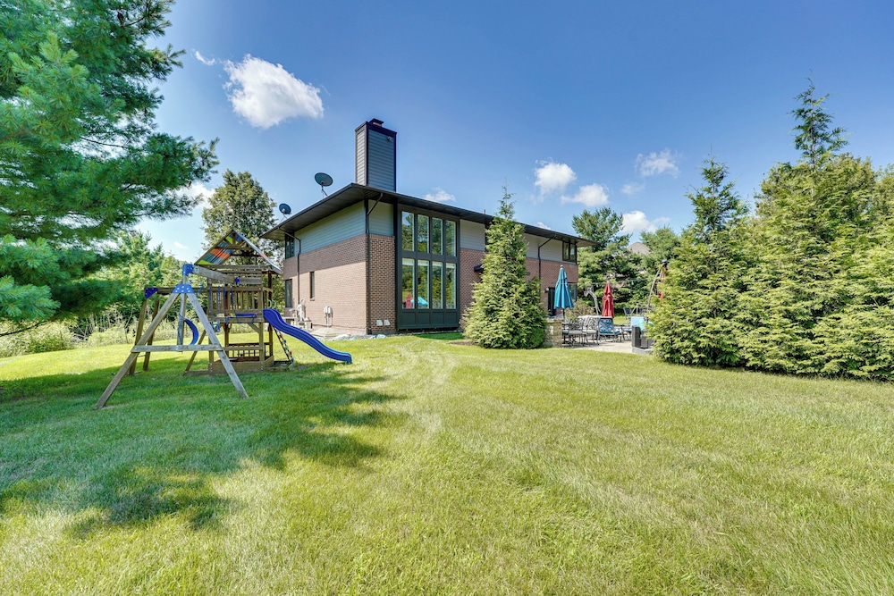 Spacious Family Getaway: 8 Mi to Main St Ann Arbor