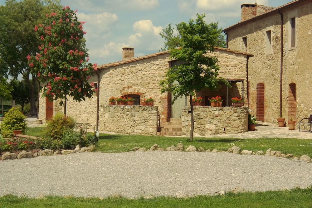Wonderful private villa for 4 people with WIFI, pool, A/C, TV, terrace and parking