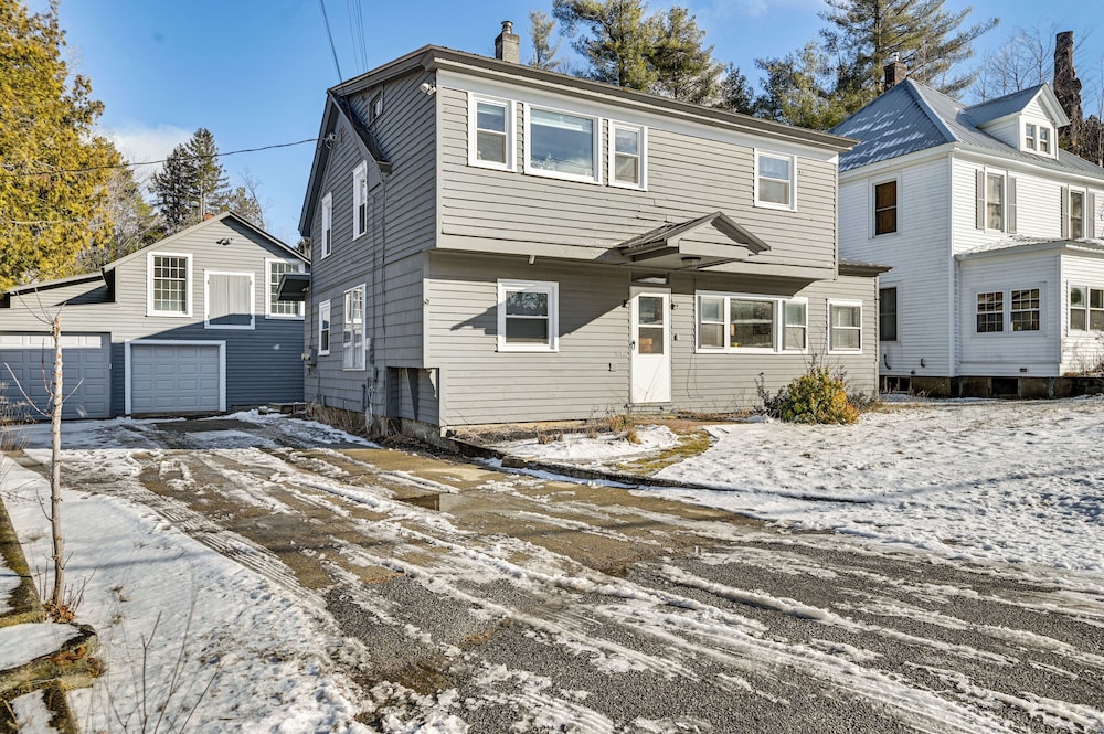 Walk to Town & River: Cozy North Creek Cottage