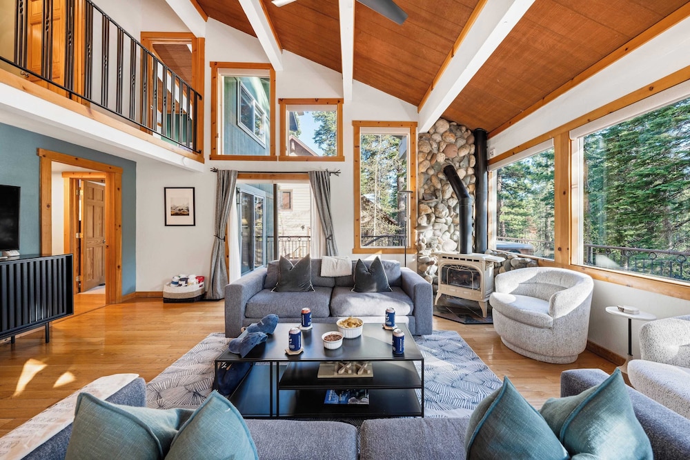 Year-round Tahoe Escape With Hot Tub & Outdoor Dining Timberline Haven by Avantstay