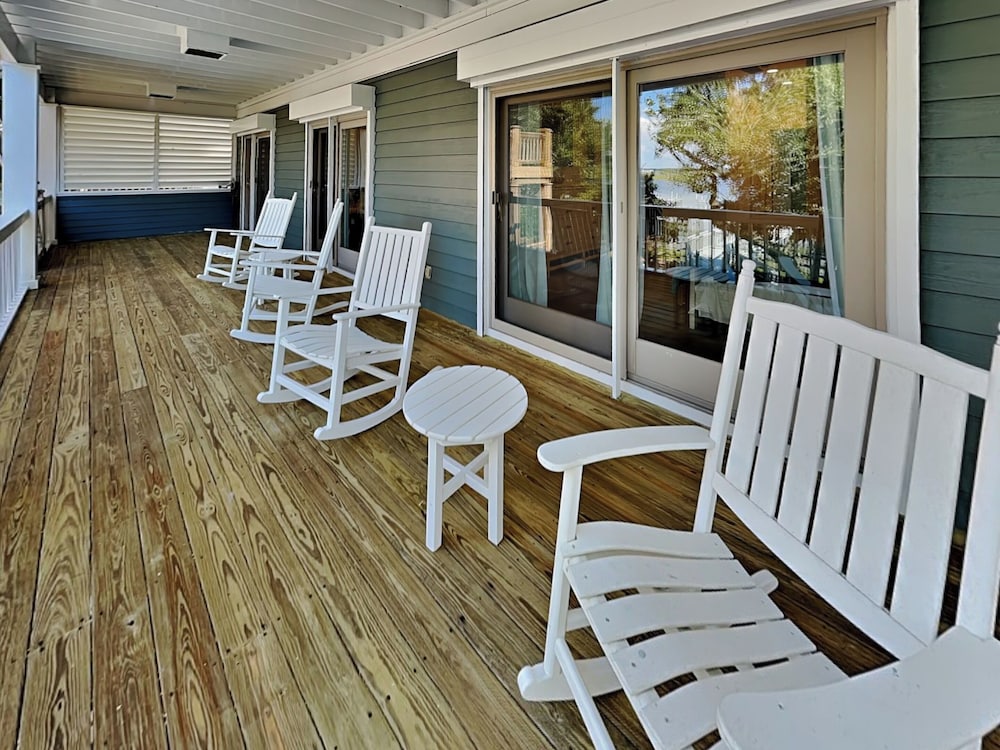 Shady Beaches by Topsail Realty
