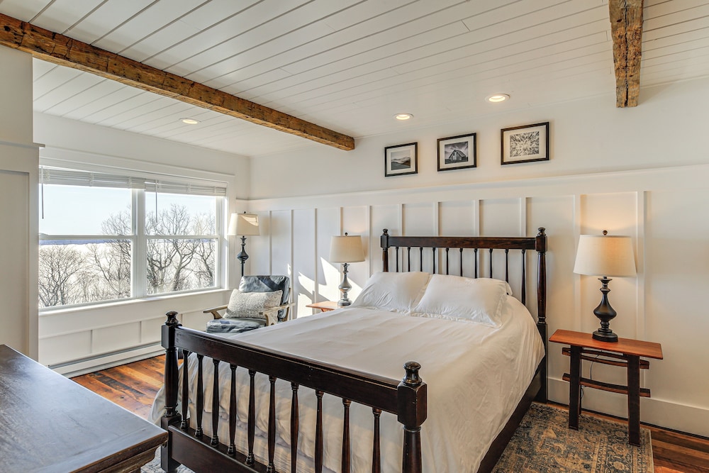 2 Mi to Beech Mtn: Fully Remodeled Condo w/ Patio!